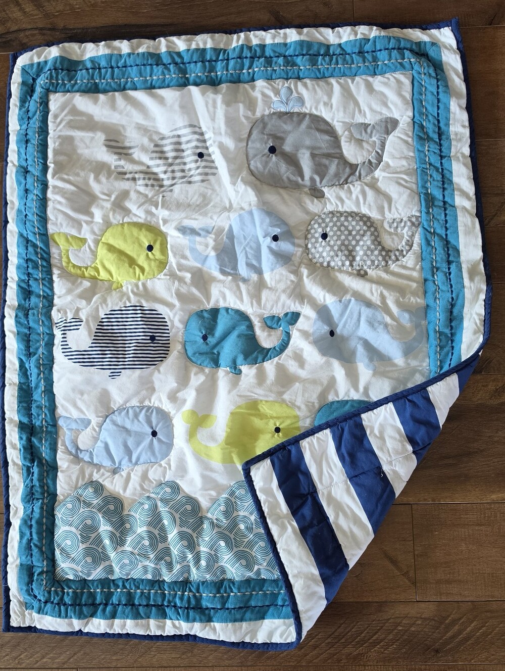Circo Whales 'n Waves  Nursery Set & Musical Mobile